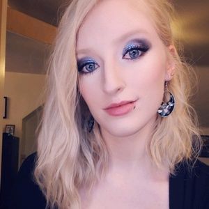 Meet your Posher, Becky